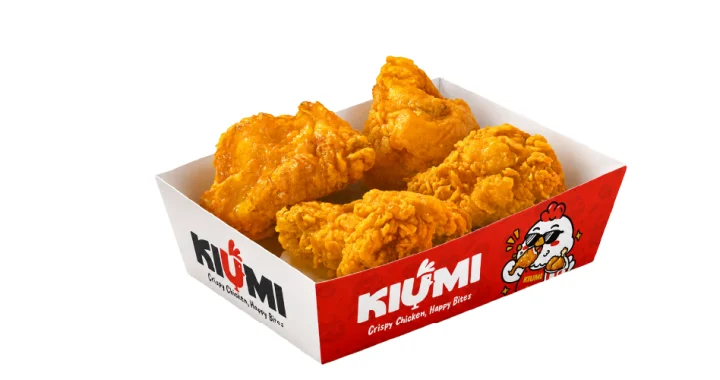 Combo tiêu chuẩn KIUMI với nhiều phần gà rán trong hộp nhận diện đỏ trắng